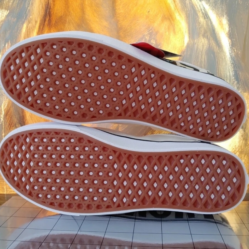 Vans x MoMA UA Comfycush Old Skool Women 7 White Black - Picture 6 of 7